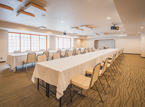Horai and Suisen, carpeted rooms laid out with long tables and chairs